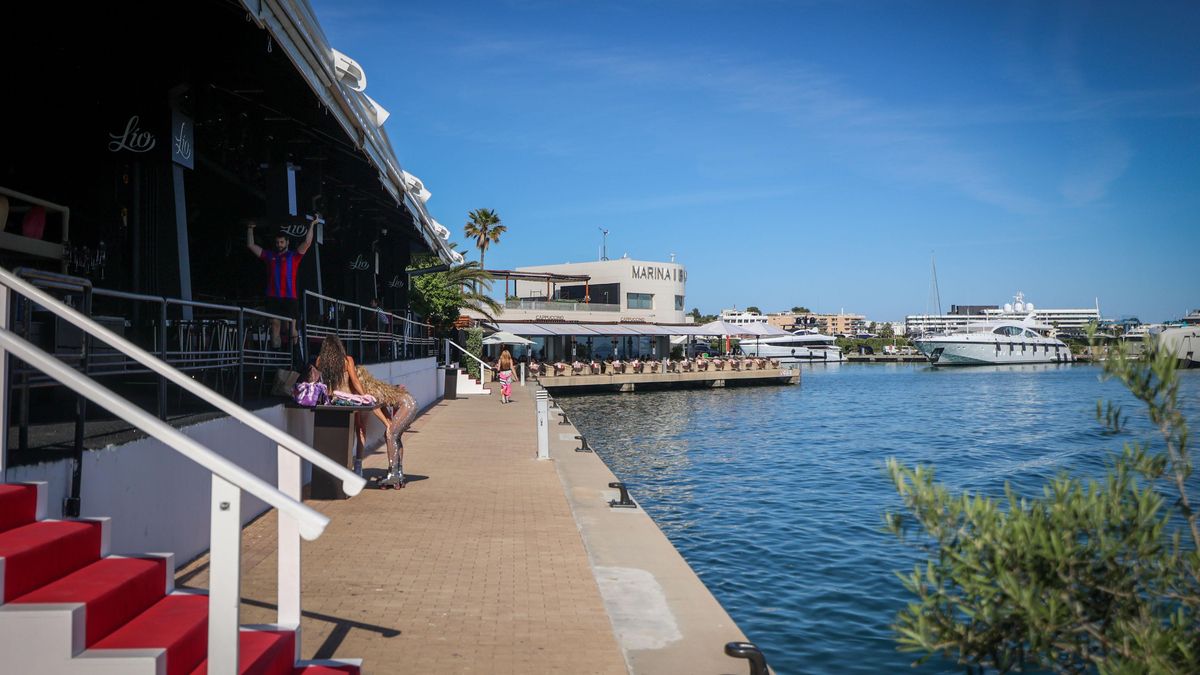 El Lío está ubicado, en estos momentos, en Marina Ibiza, una de las zonas más caras de la isla.