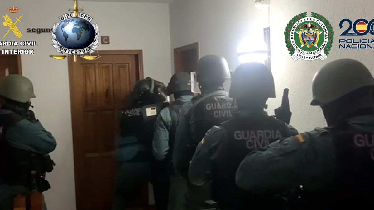 Entrada de la Guardia Civil en el marco de la operación contra la trata de personas.