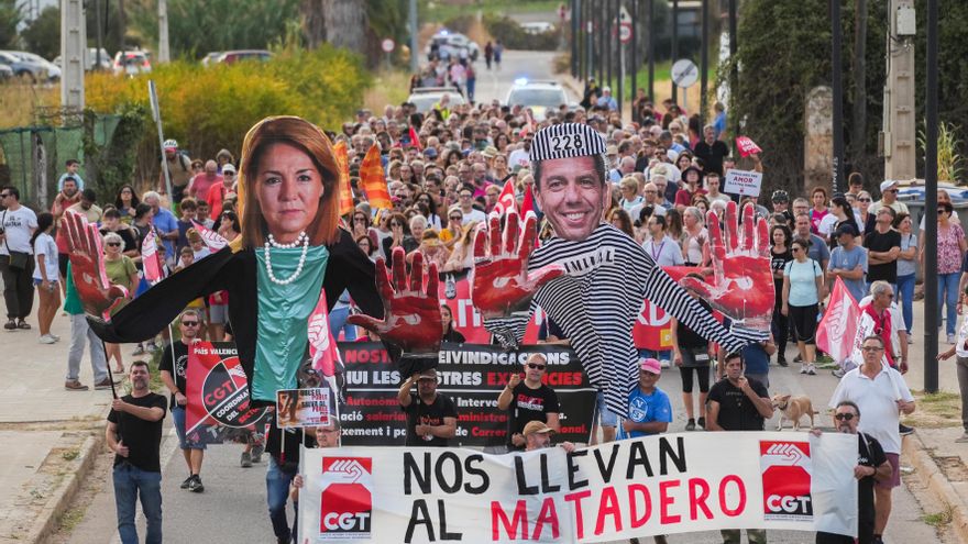 Una de las marchas que ha recorrido València este domingo para exigir la dimisión de Mazón.