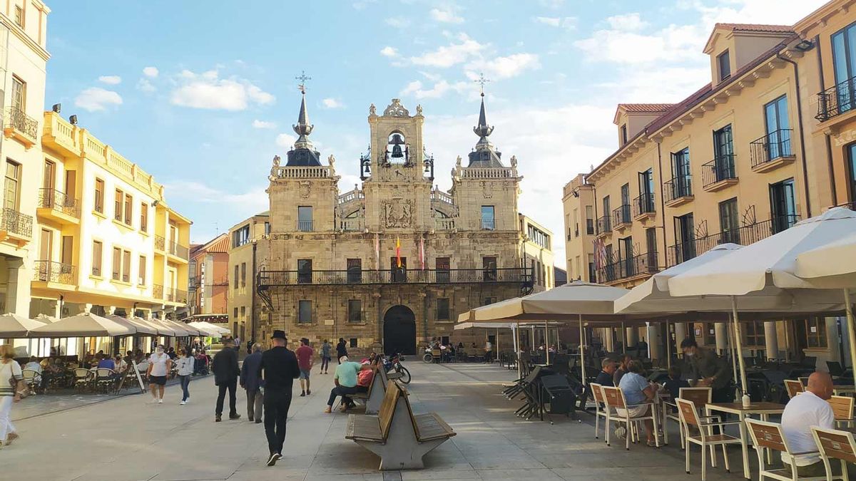 Imagen de archivo: Plaza del Ayuntamiento de Astorga.