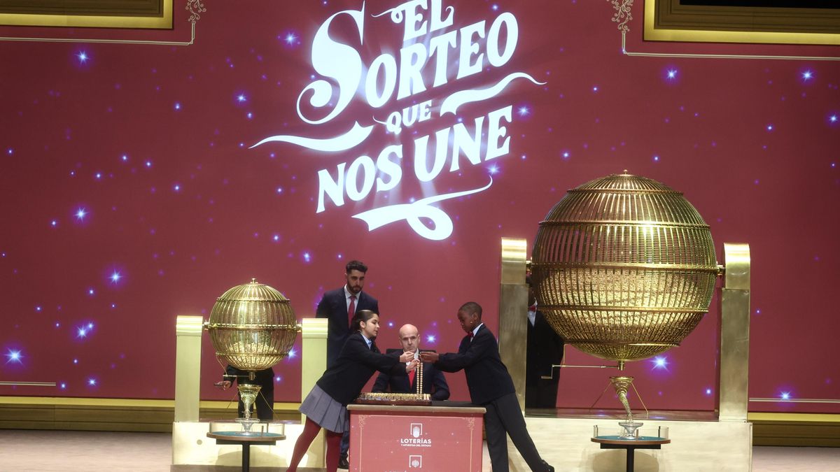 Sesenta series del 77.715, un quinto premio de la Lotería de Navidad, tocan en Aranda de Duero