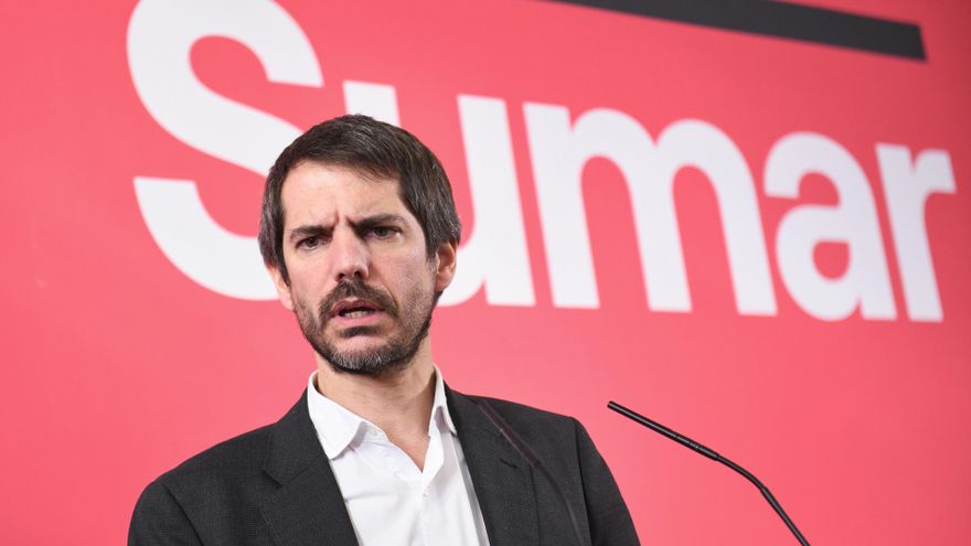 El portavoz de Sumar, Ernest Urtasun, durante una rueda de prensa, en el Espacio Rastro, en Madrid (España).