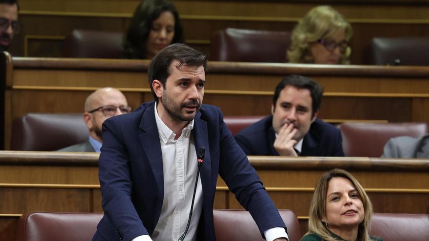 El diputado de Podemos Javier Sánchez Serna durante un Pleno del Congreso de los Diputado, en Madrid.