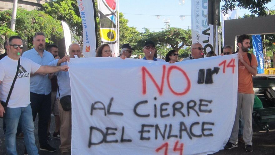 Vecinos de Guamasa claman contra el cierre de la TF-5: "Nos van a meter una encerrona de una hora"