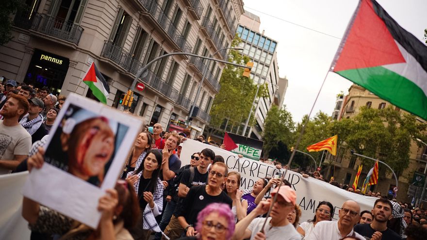 Miles de personas salen a la calle en Barcelona por segundo día consecutivo para exigir la liberación de la Flotilla