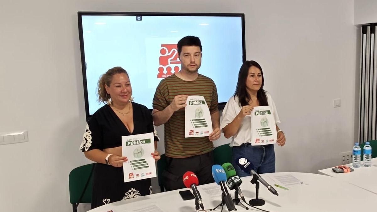 Los docentes denuncian una "opacidad" sin precedentes en las matriculaciones para justificar el recorte de aulas públicas
