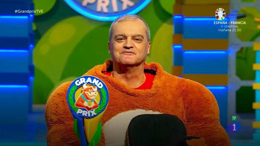 El 'Grand Prix' regresó con Ramón García disfrazado de vaquilla y algo que "nunca había pasado" en la 'Patata caliente'