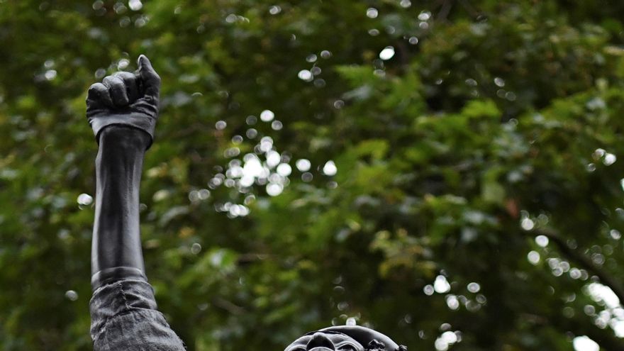 Retiran la estatua de manifestante negra en Bristol por no tener autorización