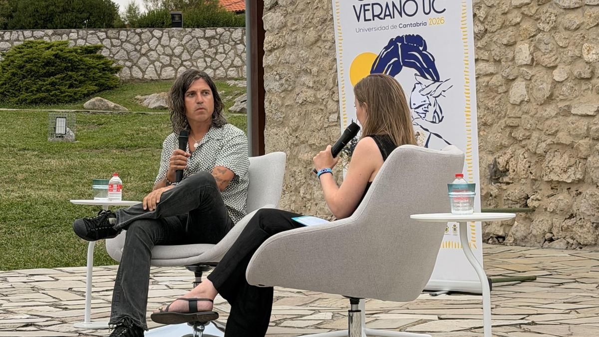 El compositor y cantante Rulo durante la actividad de la UC.