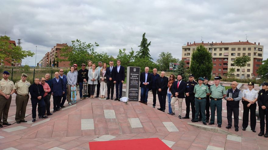 Una placa en homenaje al héroe del monopatín en la pista Skatepark Ignacio Echeverría de Logroño