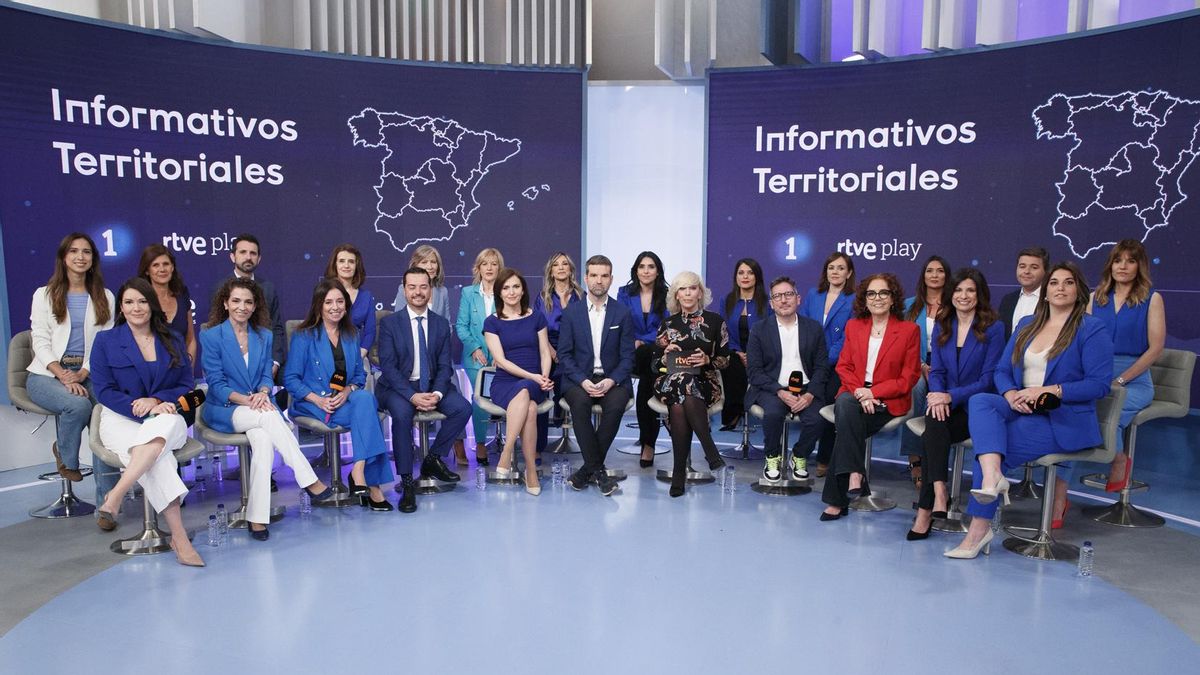 Foto de familia de los Informativos Territoriales