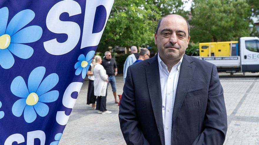 El diputado del partido ultra sueco SD Nima Gholam Ali Pour, en un mitin de la formación en Malmö.