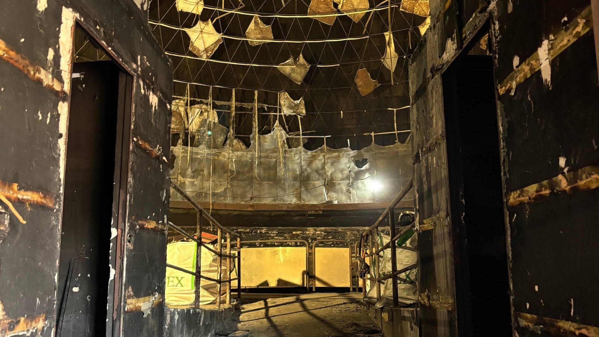 Imagen de la sala Tornamira del Planetario calcinada.