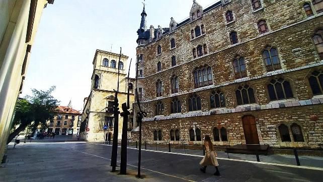 'Los Chopos', de Francisco Chamorro, de las mejores obras urbanas en León según los expertos. // Uribe