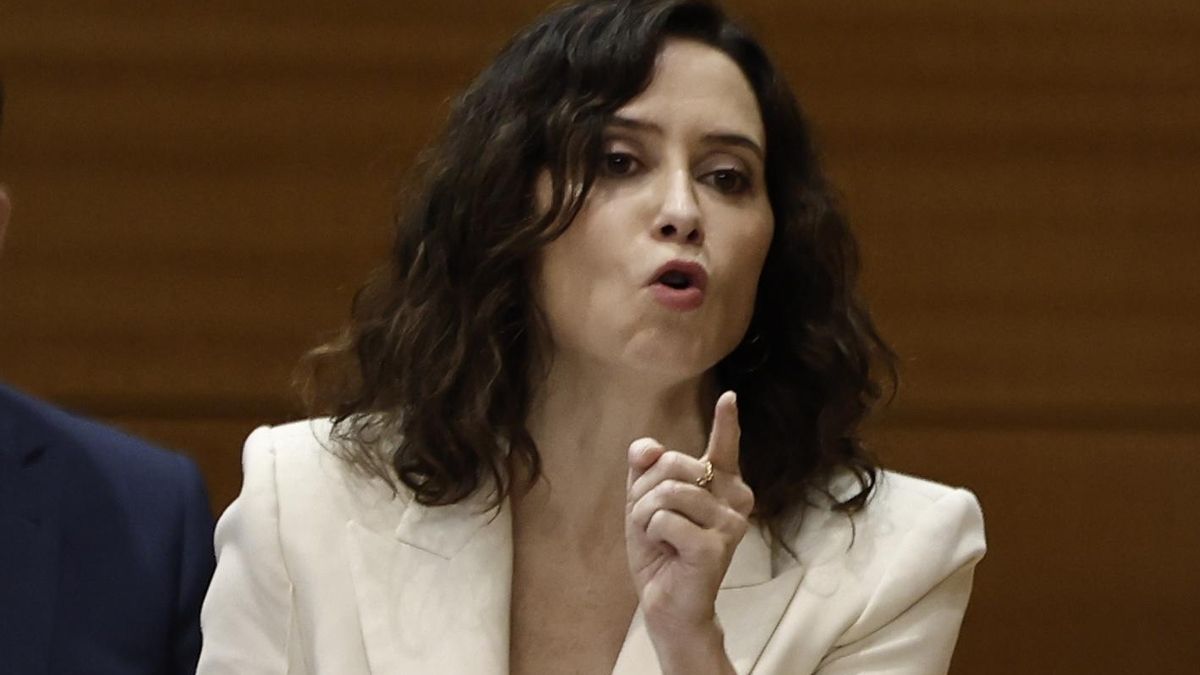 Putas, mafia, Hitler y Charles Manson en los mensajes de la derecha