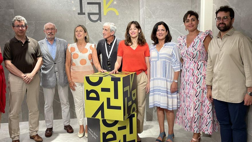 El centro cultural Izaskun Arrue abre sus puertas en Vitoria para "normalizar" el euskera pero con guiños a los que no saben