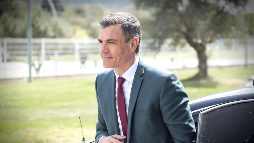 El presidente del Gobierno, Pedro Sánchez, a su llegada a las instalaciones de Hipra, a 11 de abril de 2023, en Amer, Girona, Catalunya (España).