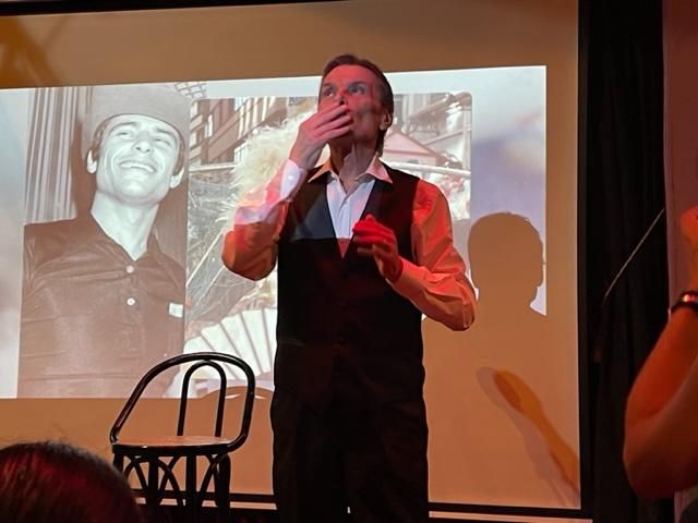 Manolo Vieira agradece al público el cariño mostrado en la primera actuación de su última gira