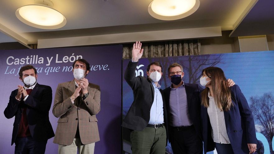 Núñez Feijóo durante el acto electoral de apoyo a Fernández Mañueco en Ponferrada.