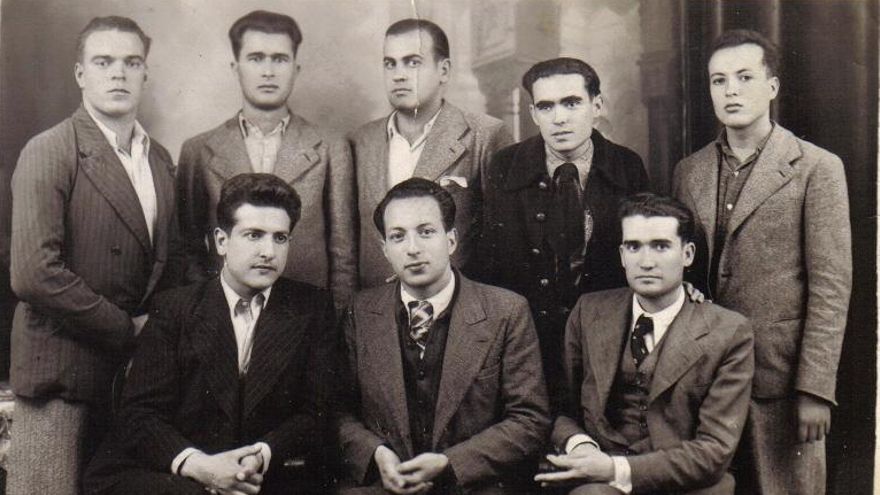 Foto de Domingo Calero con el grupo de compañeros que salieron desde La Palma y se mantuvieron unidos hasta Valencia en Valencia en 1937. Foto cedida por Ana Calero, su hija.