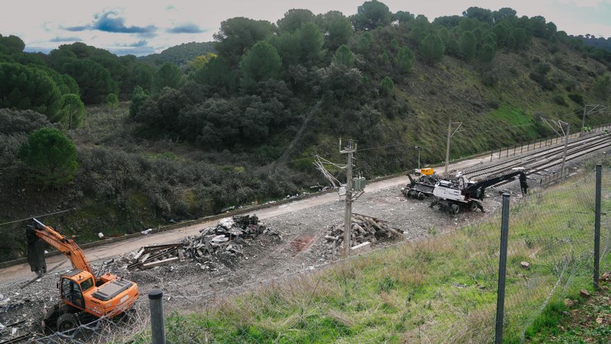 Un fallo en la soldadura, la antigüedad de la vía y su mantenimiento: ¿qué sabemos y qué no del accidente de Adamuz?