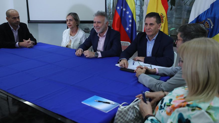 El presidente del Gobierno de Canarias, Ángel Víctor Torres, en una reunión en Venezuela