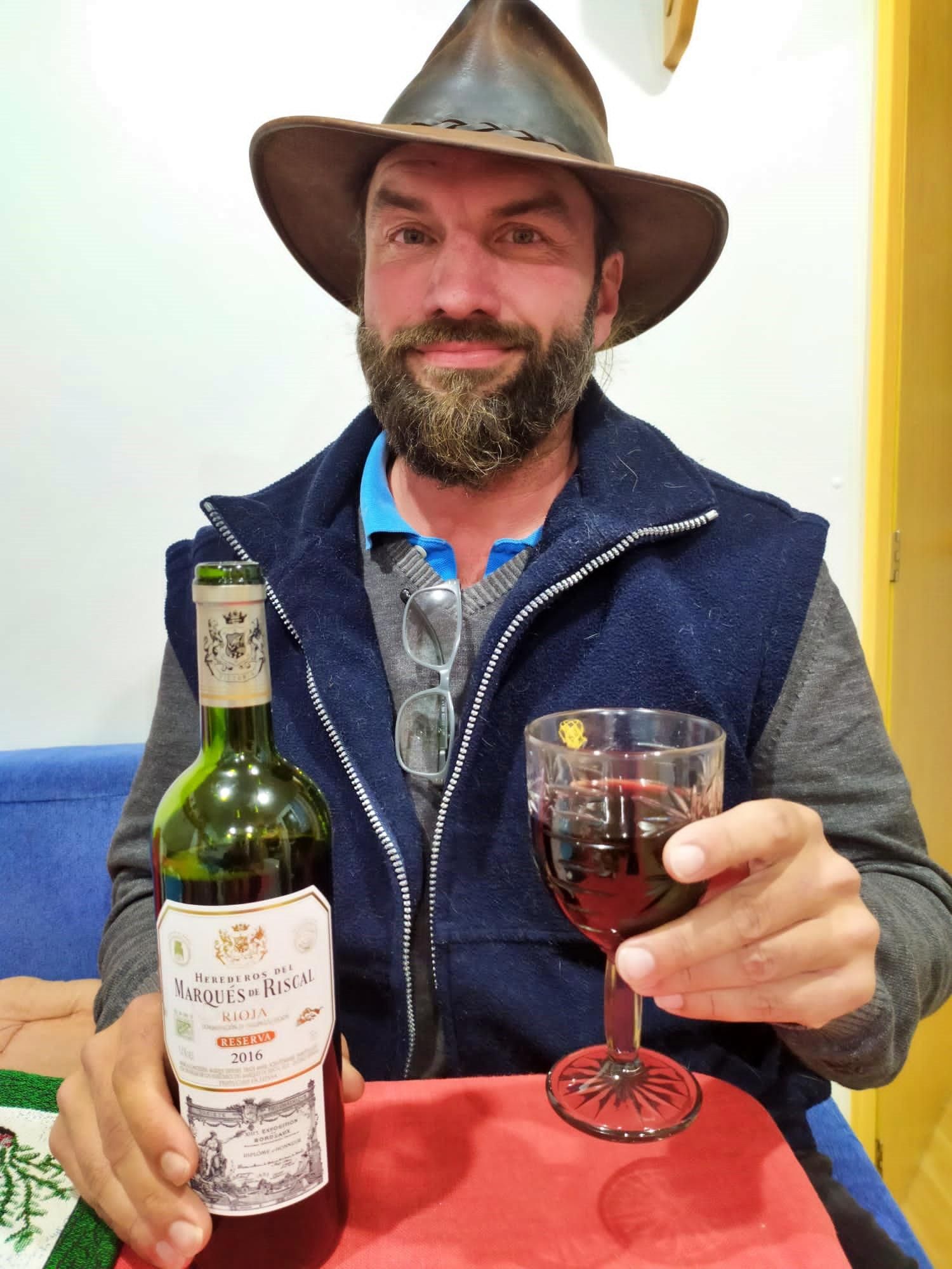 Melf, disfrutando de un buen vino