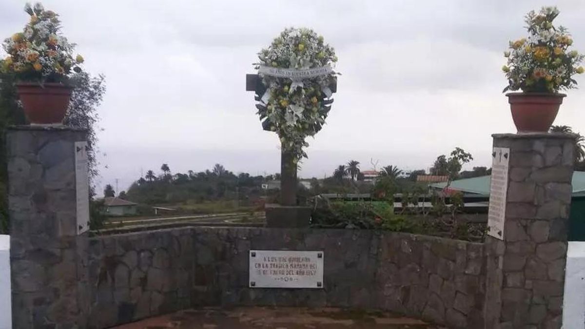 Imagen de archivo de la placa  en El  Llanito (Breña Alta) en recuerdo de los fallecidos en la riada  de 1957,