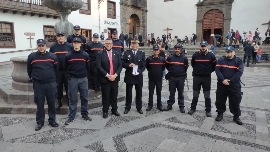 La Agrupación de Protección Civil dela capital recibió la medalla de bronce con distintivo azul.