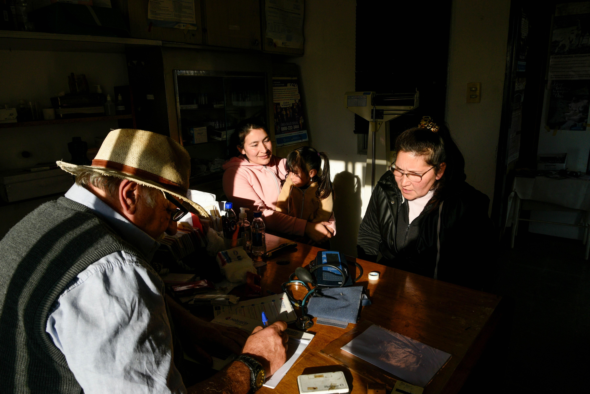 El consultorio se encuentra en la planta alta para resguardo de las crecidas. El 90% de las personas que acuden a la consulta allí son mujeres