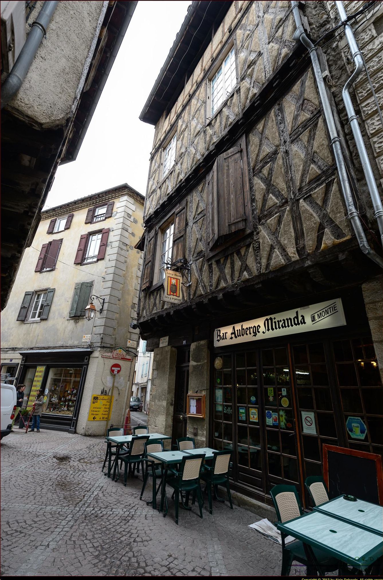 Casas de trama de madera en el casco urbano de Foix.