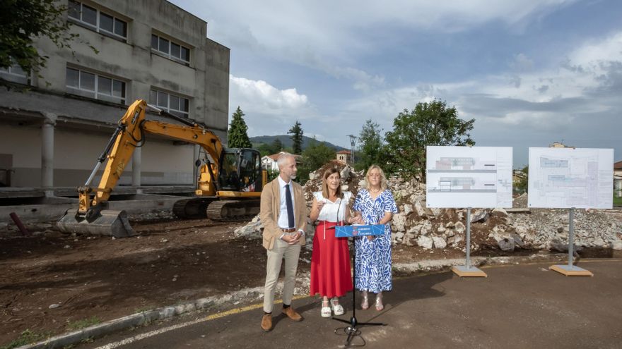 La presidenta de Cantabria, María José Sáenz de Buruaga, asiste al acto de inicio de las obras de ampliación del IES Lope de Vega en Sarón