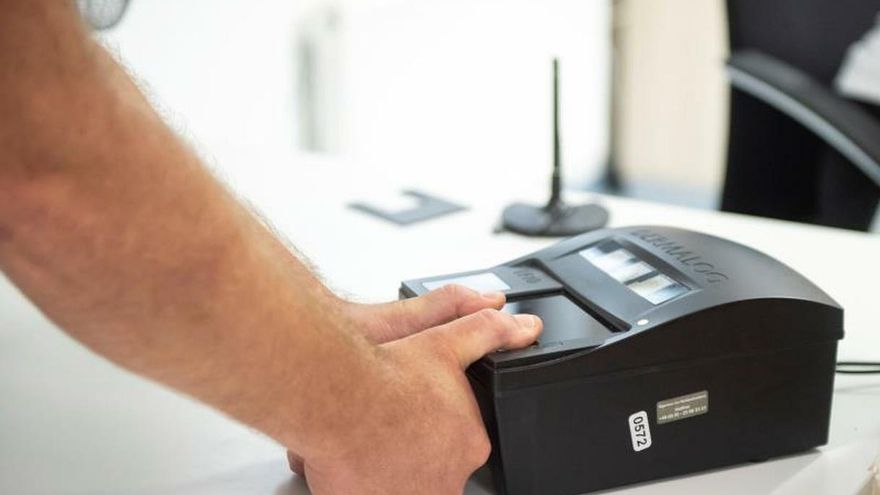 El ministro guatemalteco de Gobernación, Enrique Degenhart, explicó que la biometría será aplicada a los extranjeros de todas las nacionalidades que estén en el territorio guatemalteco y adelantó que para que sea efectiva "vamos a desarrollar operaciones conjuntas porque tenemos una serie de asesores federales que están en Guatemala".