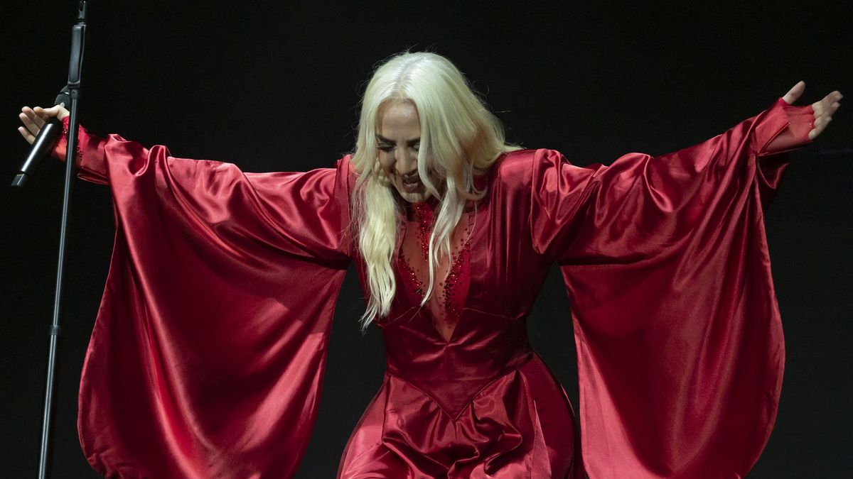 La cantante agradeciendo al público su fidelidad