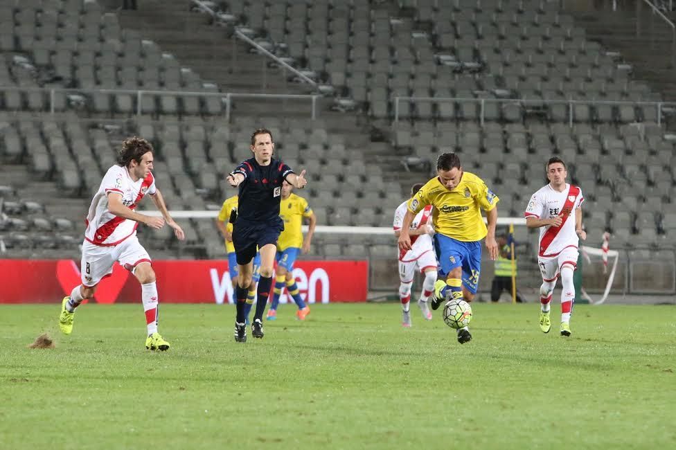 Partido entre la UD Las Palmas y el Rayo Vallecano. (ALEJANDRO RAMOS)