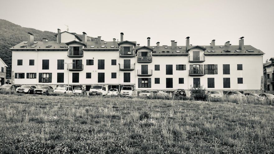 Vecinos de Benasque claman contra la falta de pisos por el turismo: "Hay gente viviendo dos o tres años en una caravana"