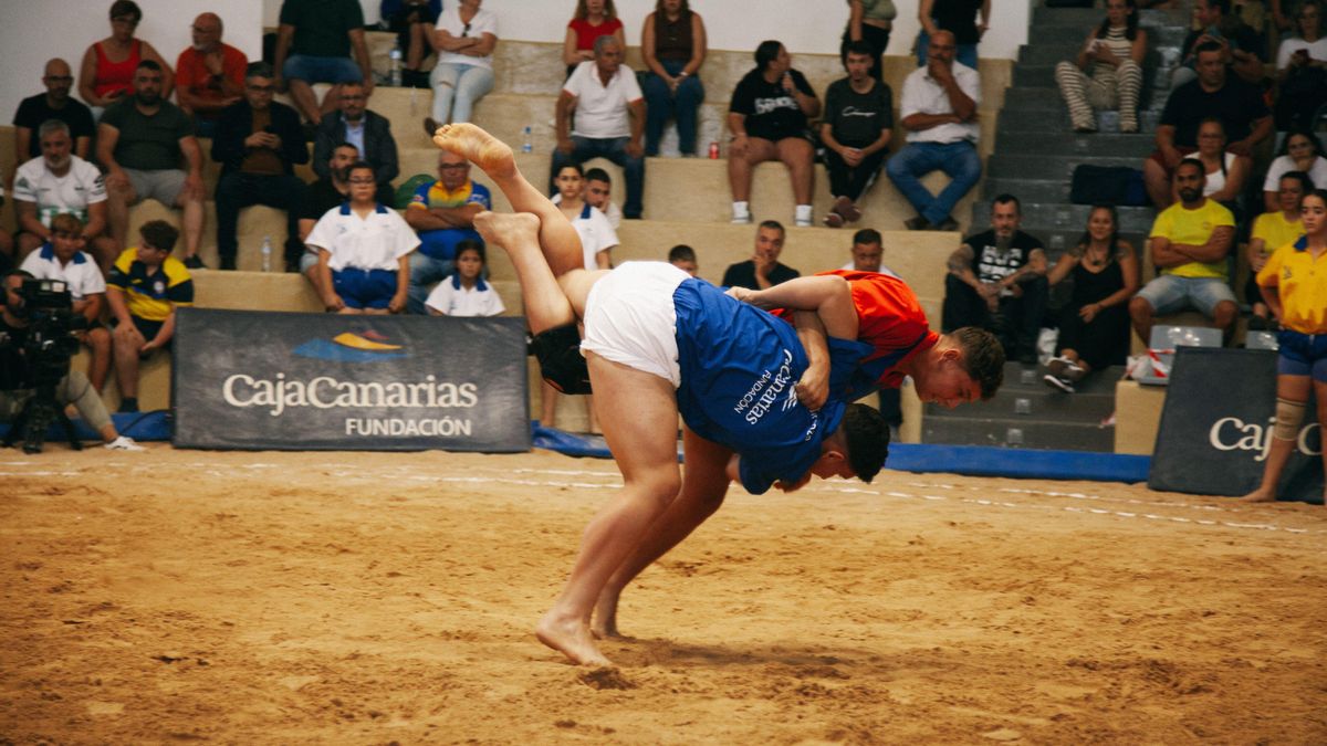 Imagen de archivo del Torneo del Fajín CajaCanarias de Lucha Canaria