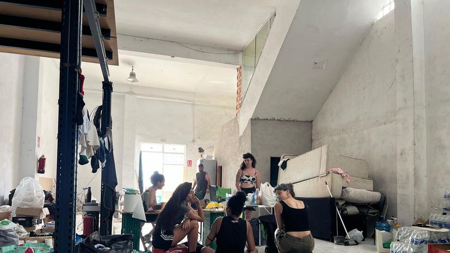 Una caravana solidaria a Ceuta intenta llenar el vacío institucional: "La gente empieza a derrumbarse”