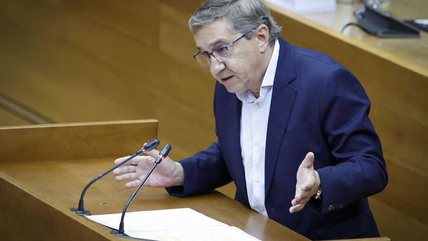 El PP defiende que el conseller de Educación cargue comidas en grupo a los fondos de la caja fija y este reconoce que pasa los tickets