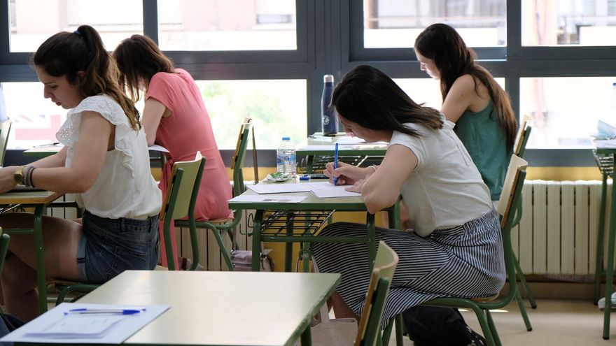 Los docentes interinos de Extremadura insisten en que la Junta tiene que solucionar el proceso de estabilización de junio