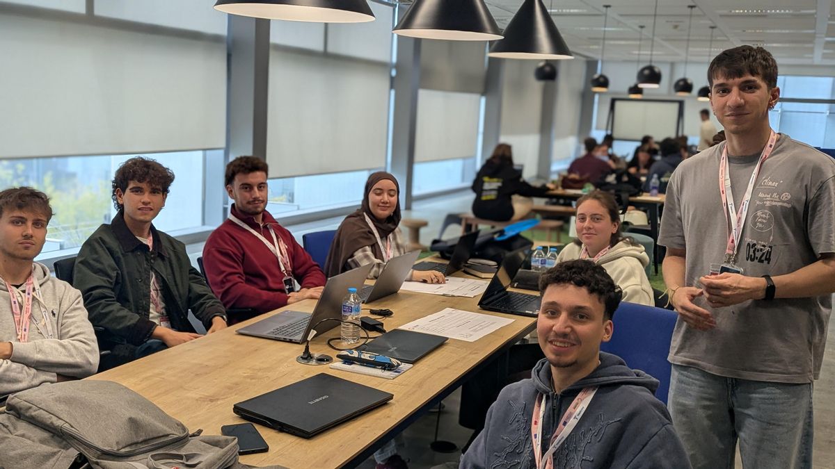 Participantes del hackathon desarrollado por la UCLM en el Espacio 42 de Telefónica