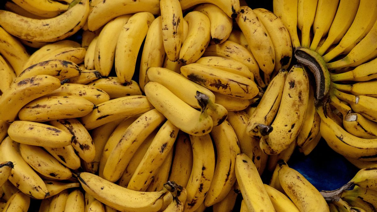 Cinco formas de aprovechar las cáscaras de plátano en casa antes de que acaben en la basura