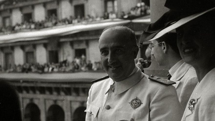 Una cabeza de Franco devuelta por mensajero: la pugna entre un escultor y la Diputación de Álava en 1947