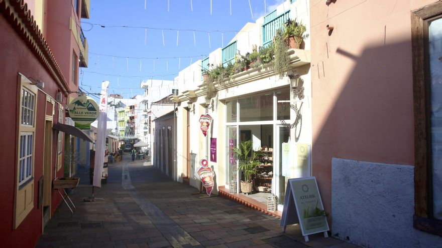 Calle con varios negocios de alemanes. (ALEJANDRO RAMOS)