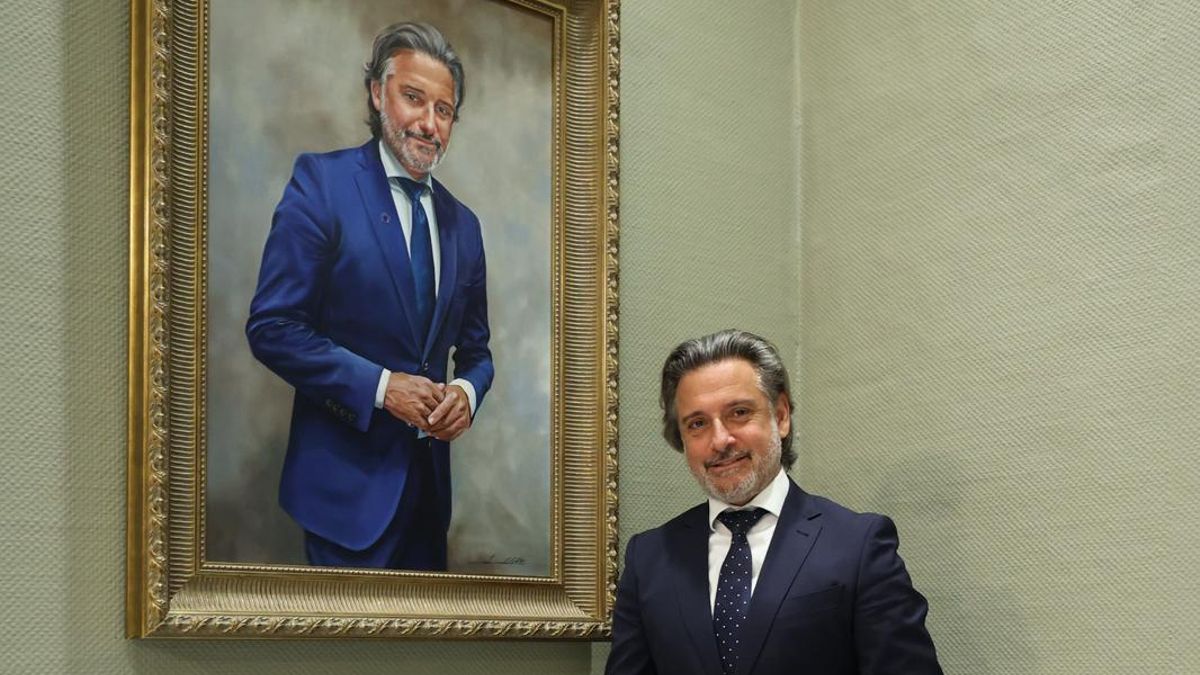 El retrato de Gustavo Matos se une a la Sala de Presidencias del Parlamento de Canarias