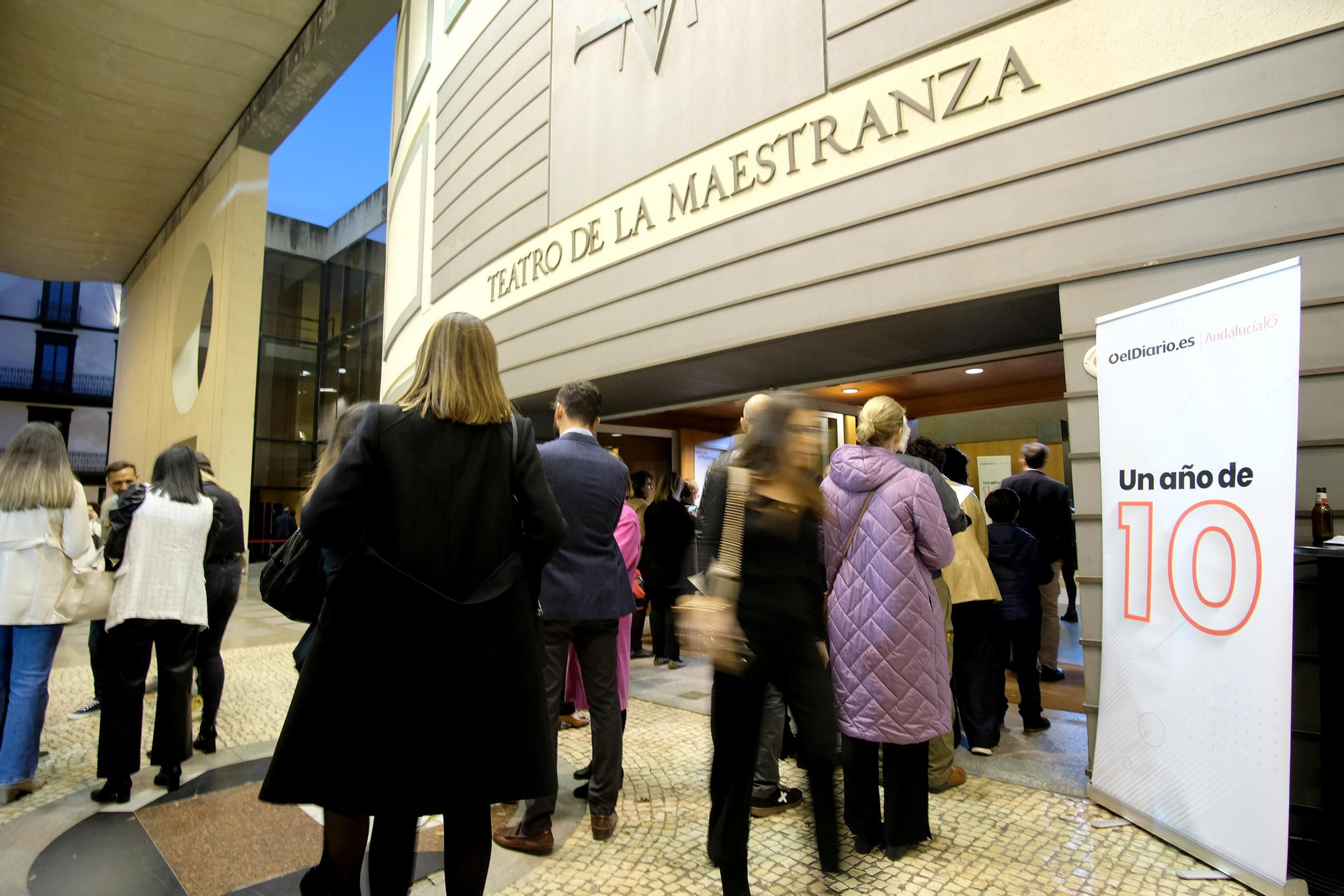 Entrada al Teatro de la Maestranza para asistir al concierto patrocinado por elDiario.es Andalucía