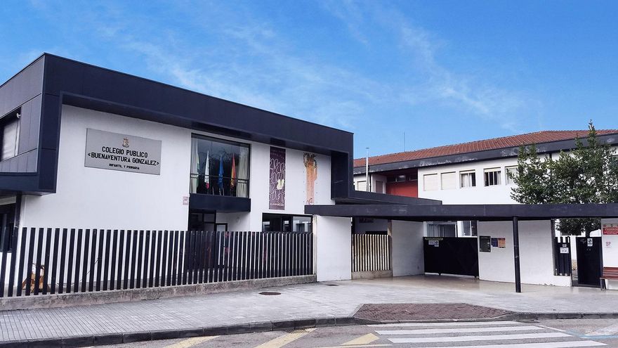 Una mesa electoral en Bezana se constituye con retraso porque era miembro el candidato del PSOE a la Presidencia de Cantabria