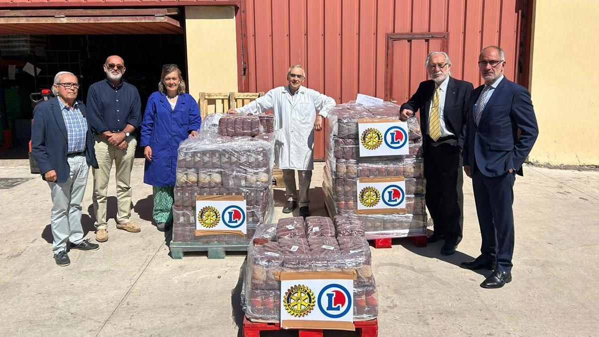 Donación del Rotary Club al Banco de Alimentos de León.