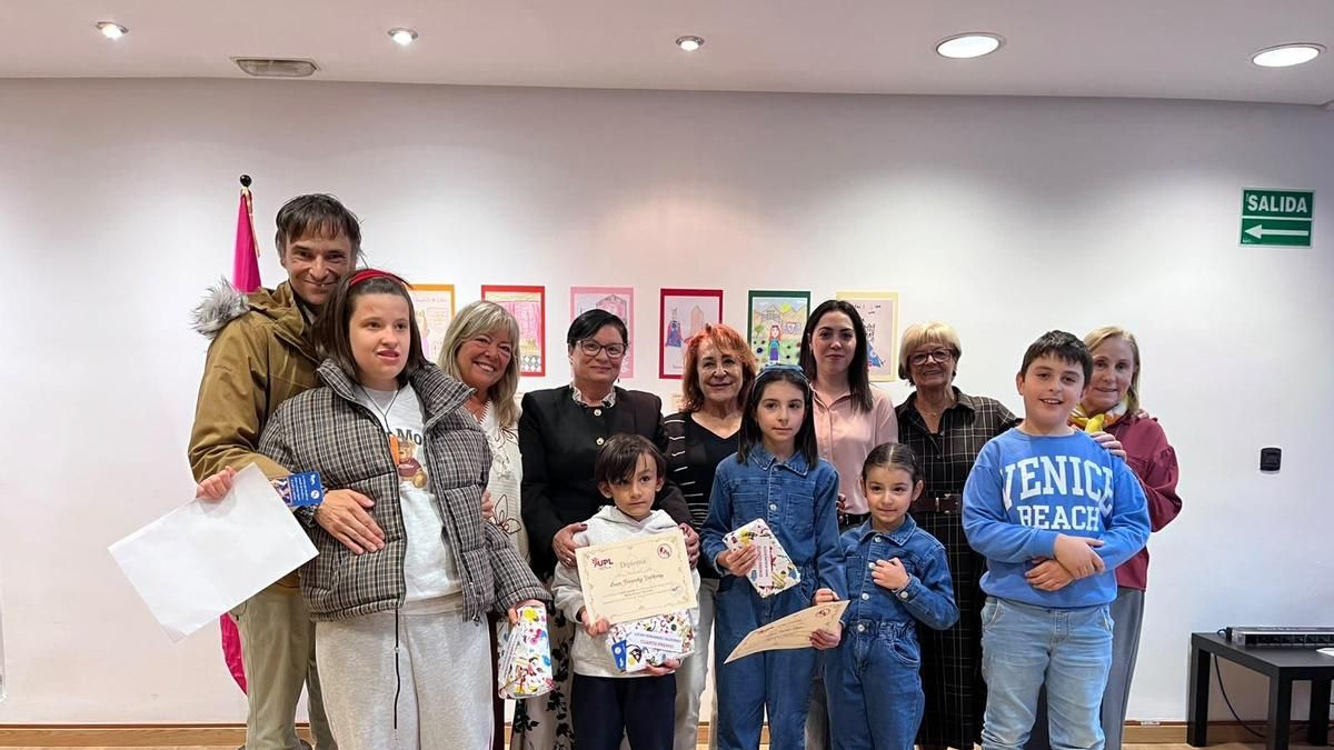 Aitor Márquez, de 8 años, gana el concurso de dibujo sobre la reina Urraca I de León