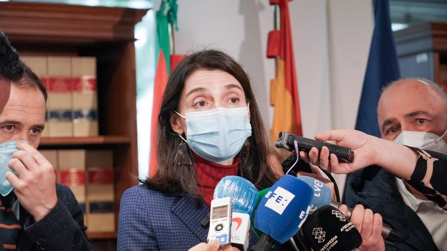 La ministra de Justicia, Pilar Llop, en declaraciones a los medios de comunicación en Vitoria-Gasteiz